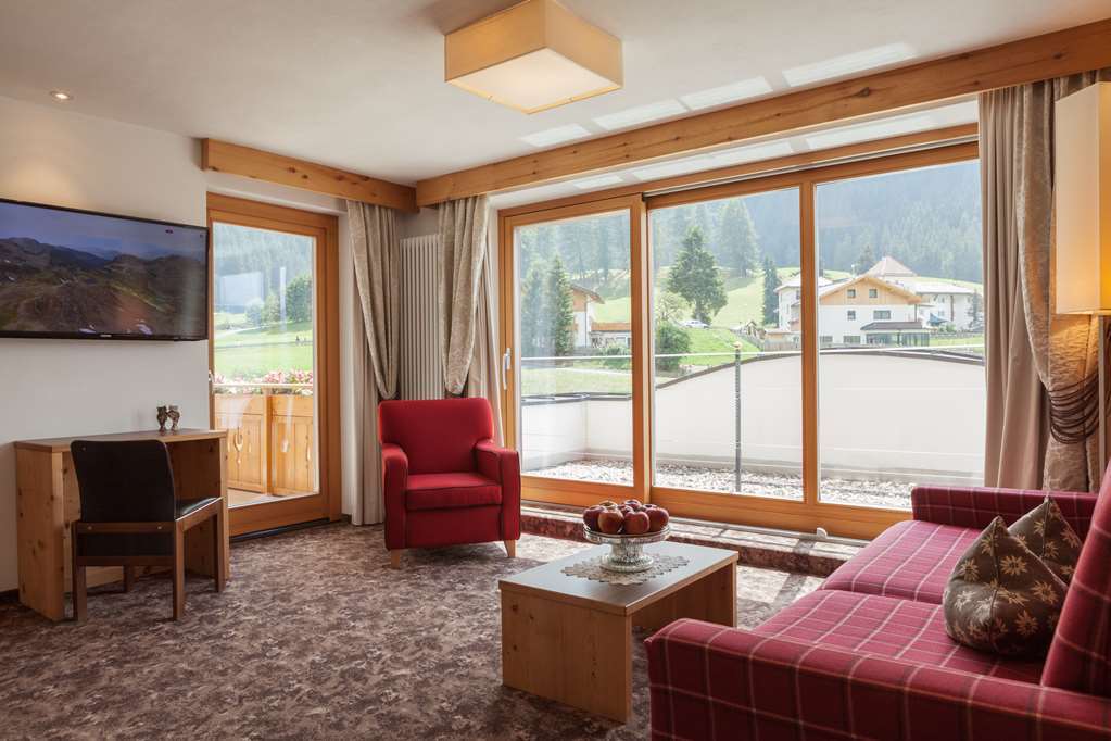 Og Granvara Relais And Spa Selva di Val Gardena Bilik gambar