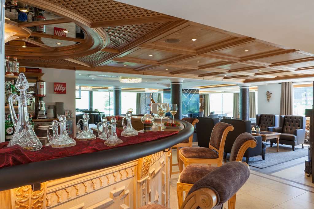 Og Granvara Relais And Spa Selva di Val Gardena Restoran gambar
